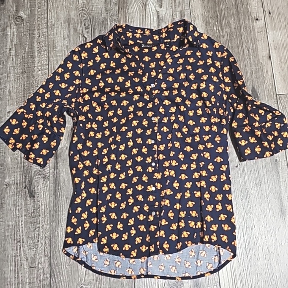 7th Avenue  New York & Company All Over Bee Print Button Short Sleeve Sh…